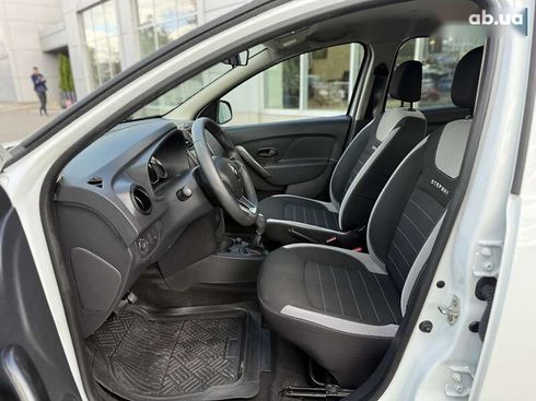 Renault Sandero 2019 - фото 12