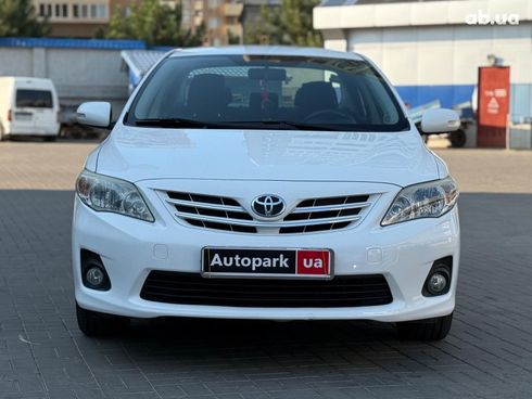 Toyota Corolla 2010 белый - фото 2