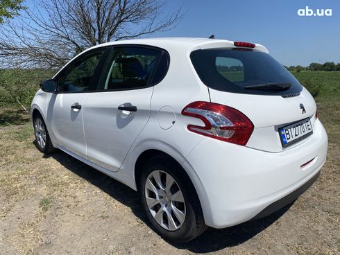 Peugeot 208 2014 белый - фото 7