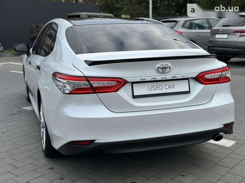 Toyota Camry 2018 - фото 11