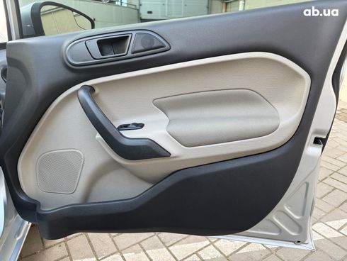 Ford Fiesta 2019 серый - фото 16
