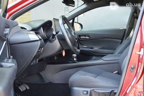 Toyota C-HR 2017 - фото 16
