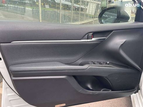 Toyota Camry 2021 - фото 15