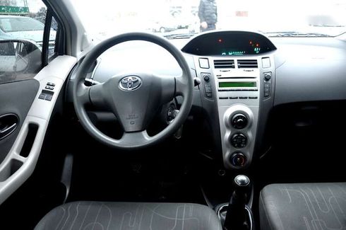 Toyota Yaris 2010 - фото 30