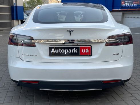 Tesla Model S 2015 белый - фото 6