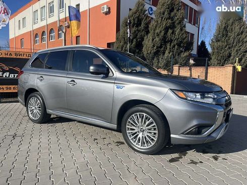 Mitsubishi Outlander 2020 - фото 3