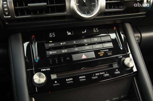 Lexus IS 2021 - фото 18
