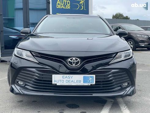 Toyota Camry 2019 - фото 2