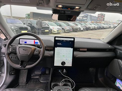 Ford Mustang Mach-E 2022 белый - фото 32