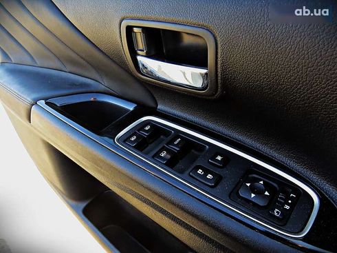 Mitsubishi Outlander 2017 - фото 10
