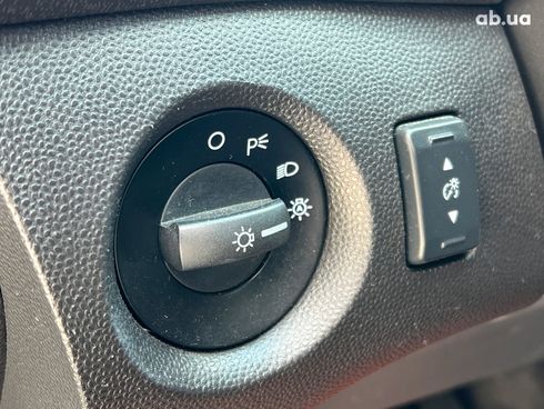 Ford Fiesta 2016 серый - фото 15