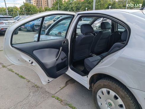 Skoda Octavia 2007 белый - фото 22