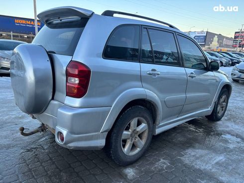 Toyota RAV4 2004 серый - фото 16