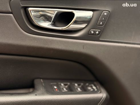 Volvo XC60 2018 серый - фото 17