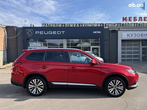 Mitsubishi Outlander 2021 - фото 10