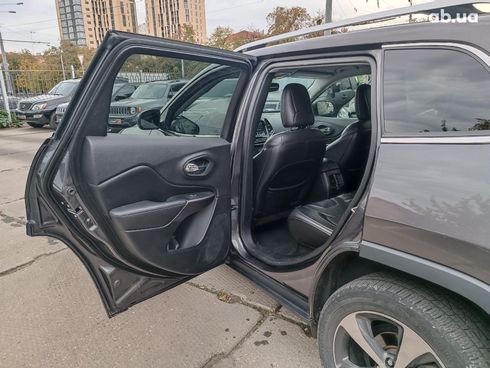 Jeep Cherokee 2018 серый - фото 12