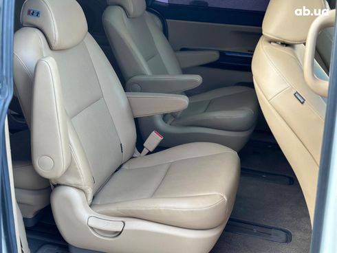 Kia Carnival 2017 белый - фото 18