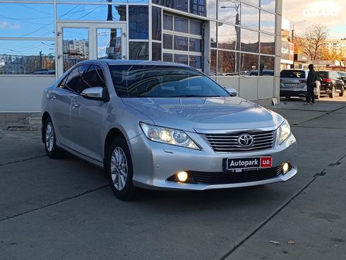 Toyota Camry 2012 серый - фото 10