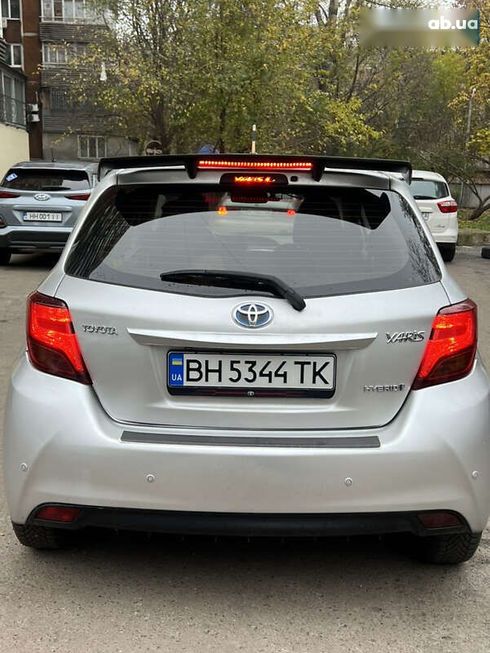 Toyota Yaris 2015 - фото 5