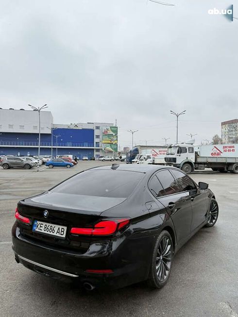 BMW 5 серия 2017 - фото 17