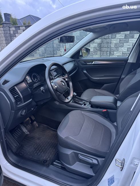 Skoda Kodiaq 2021 белый - фото 8