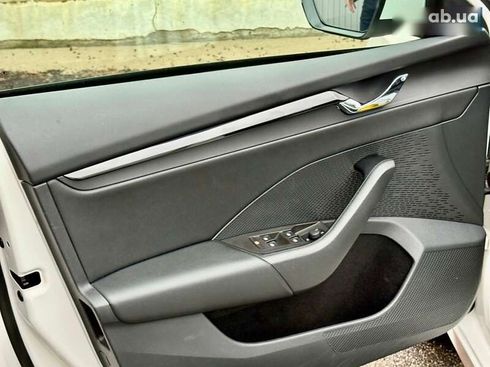 Skoda Octavia 2021 - фото 26