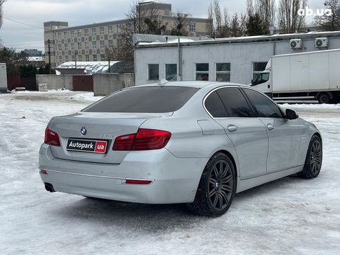 BMW 5 серия 2014 серый - фото 5