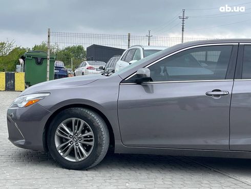 Toyota Camry 2016 серый - фото 16