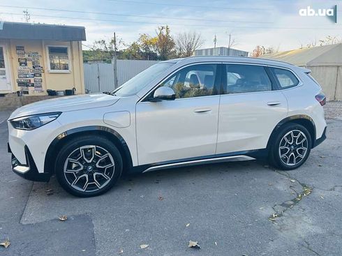 BMW iX1 2023 - фото 9