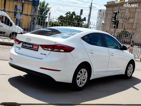 Hyundai Elantra 2018 белый - фото 11