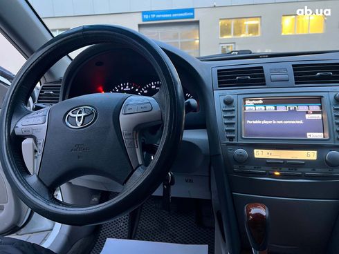 Toyota Camry 2010 белый - фото 120