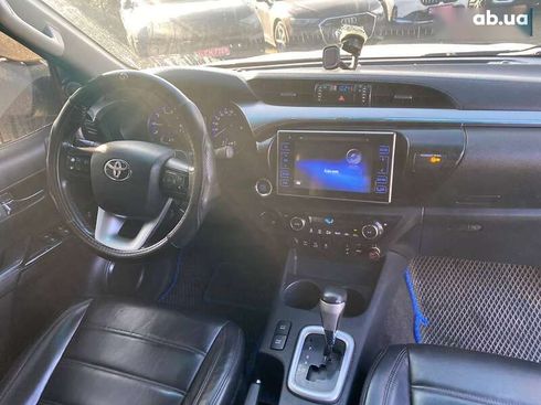 Toyota Hilux 2016 - фото 11