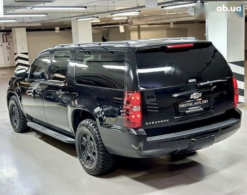 Chevrolet Suburban 2011 - фото 15