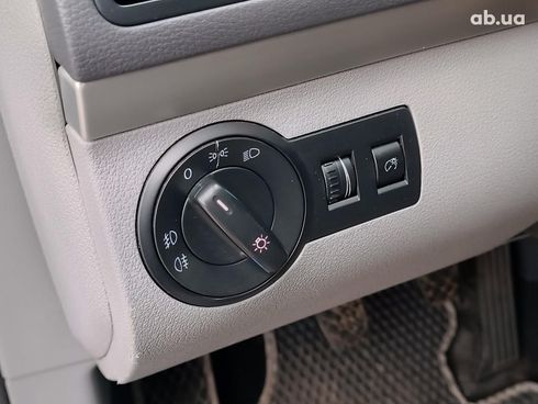 Volkswagen Touran 2007 синий - фото 24