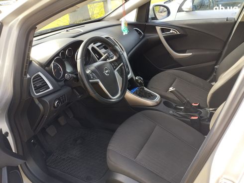 Opel Astra J 2011 серебристый - фото 6