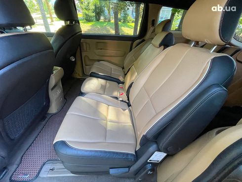 Kia Sedona 2016 бежевый - фото 17