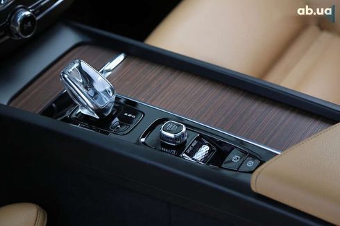 Volvo XC60 2020 - фото 23
