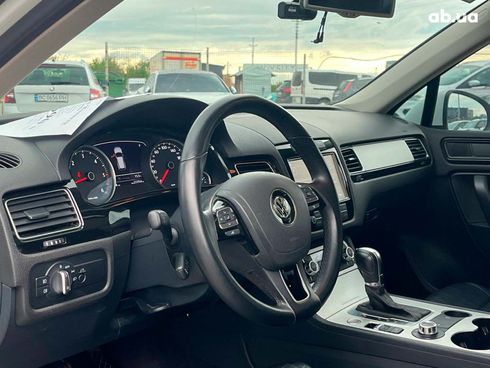 Volkswagen Touareg 2013 белый - фото 10