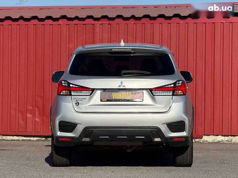 Mitsubishi Outlander 2019 - фото 14