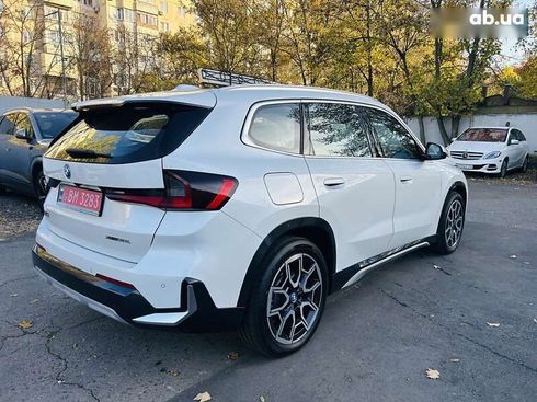 BMW iX1 2023 - фото 5