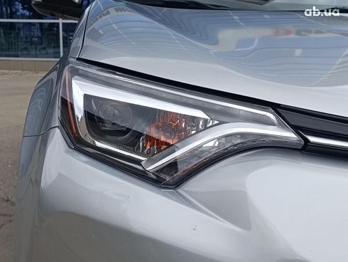 Toyota RAV4 2017 серый - фото 19