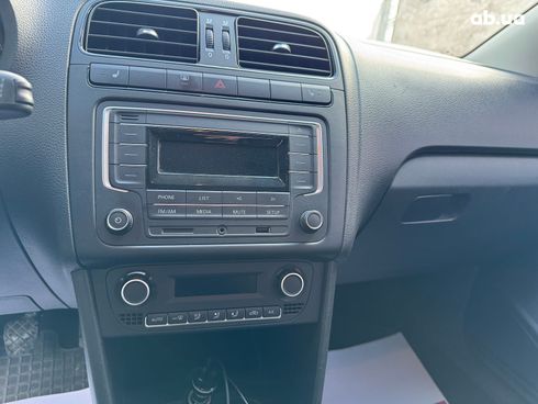 Volkswagen Polo 2018 серый - фото 21