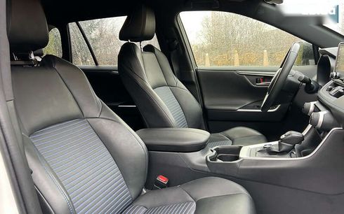 Toyota RAV4 2021 - фото 22