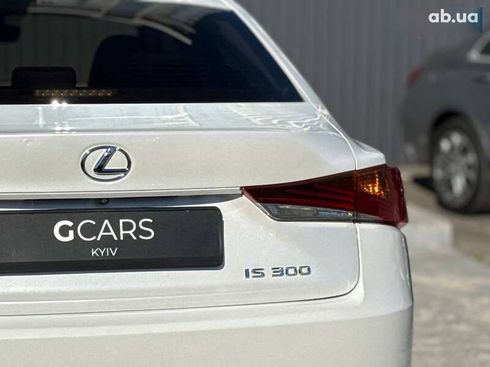 Lexus IS 2017 - фото 8