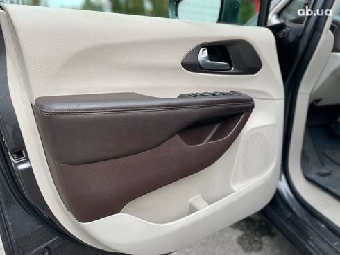 Chrysler Pacifica 2017 серый - фото 21