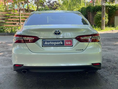 Toyota Camry 2019 белый - фото 11