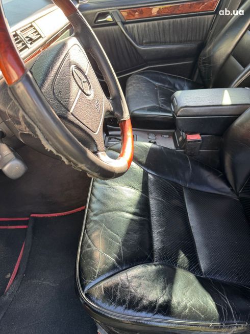 Mercedes-Benz E-Класс 1994 вишневый - фото 15