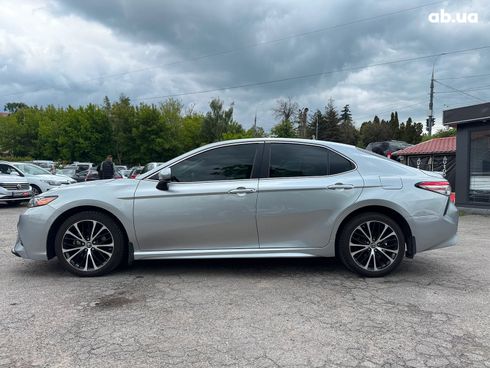 Toyota Camry 2018 серый - фото 8