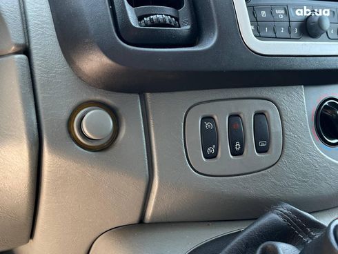 Renault Trafic 2014 серый - фото 35