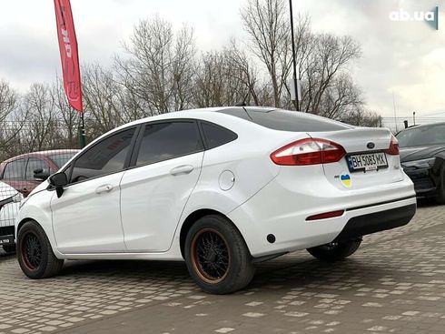 Ford Fiesta 2015 - фото 17